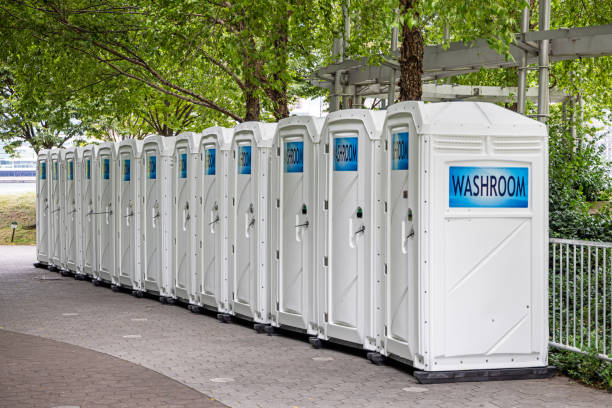 Best Luxury portable toilet rental  in Toppenish, WA